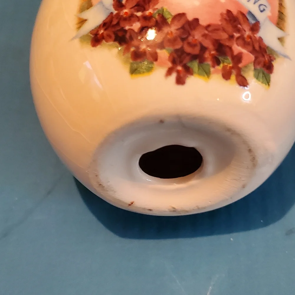 EASTER GREETINGS EGG. Porcelain. VINTAGE 2in.